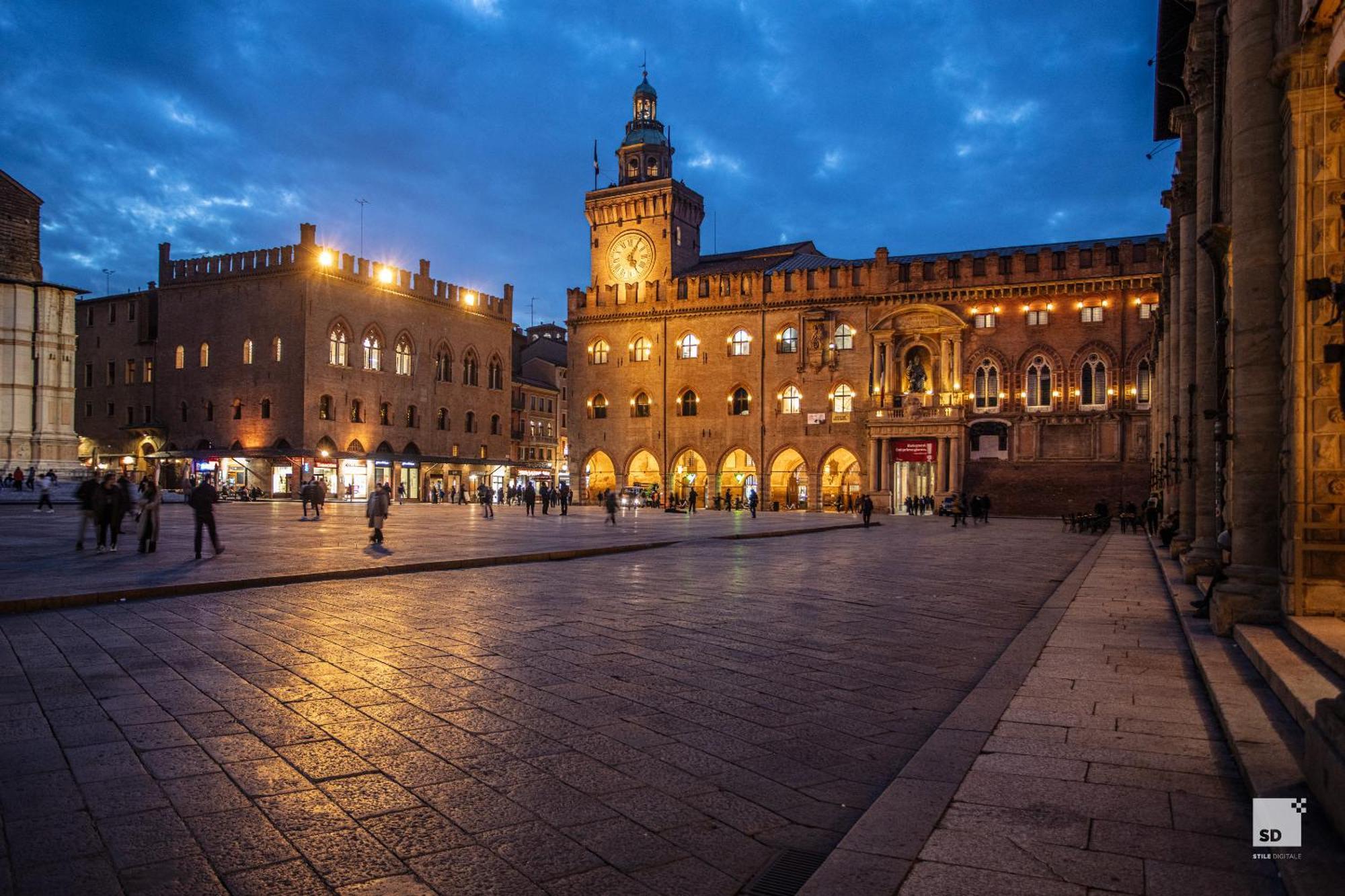 Urbanicooh Garisenda - Piazza Maggiore View Bologna Buitenkant foto